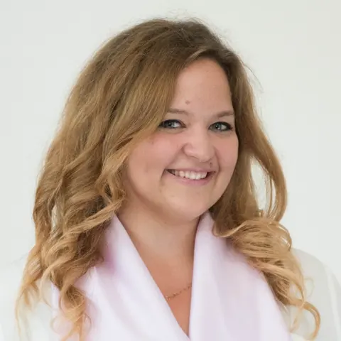 Dr. Soltész Dorina, ABHRS diplomás hajbeültetés szakorvos